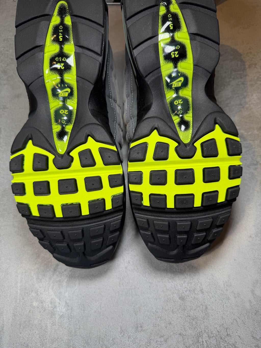 Air Max 95 Neon UK 10
