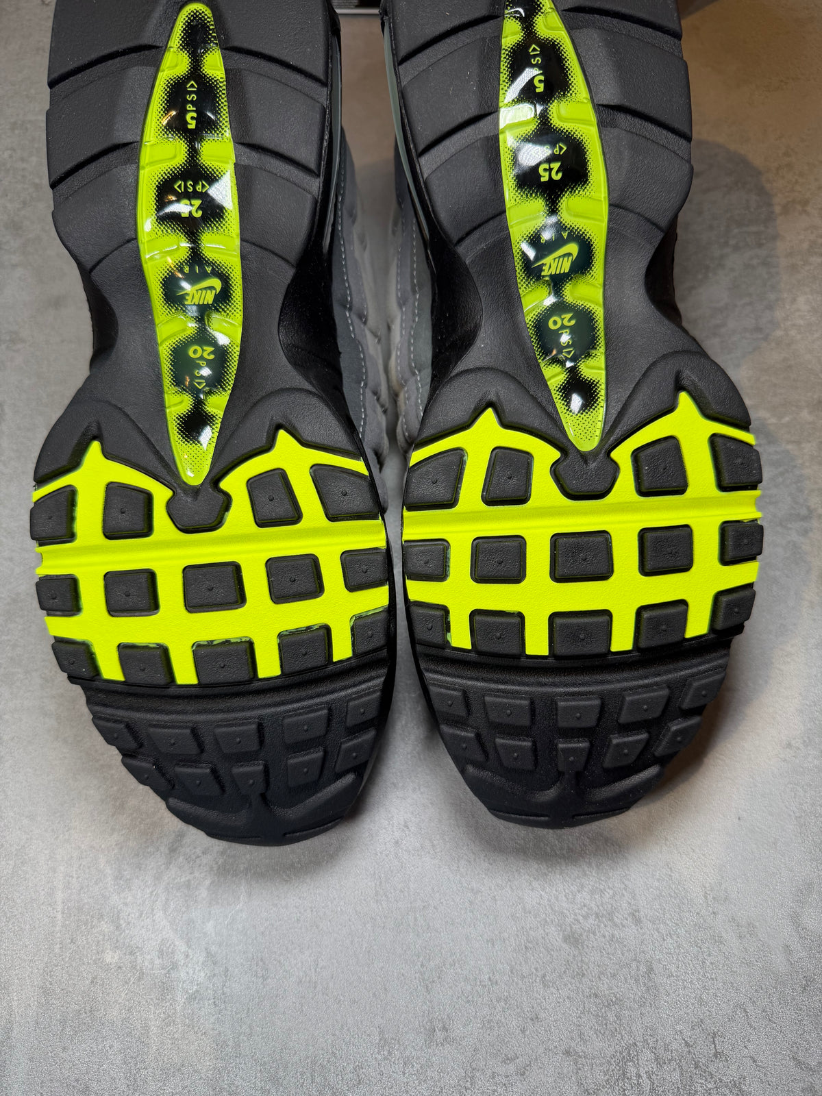 Air Max 95 Neon UK 10