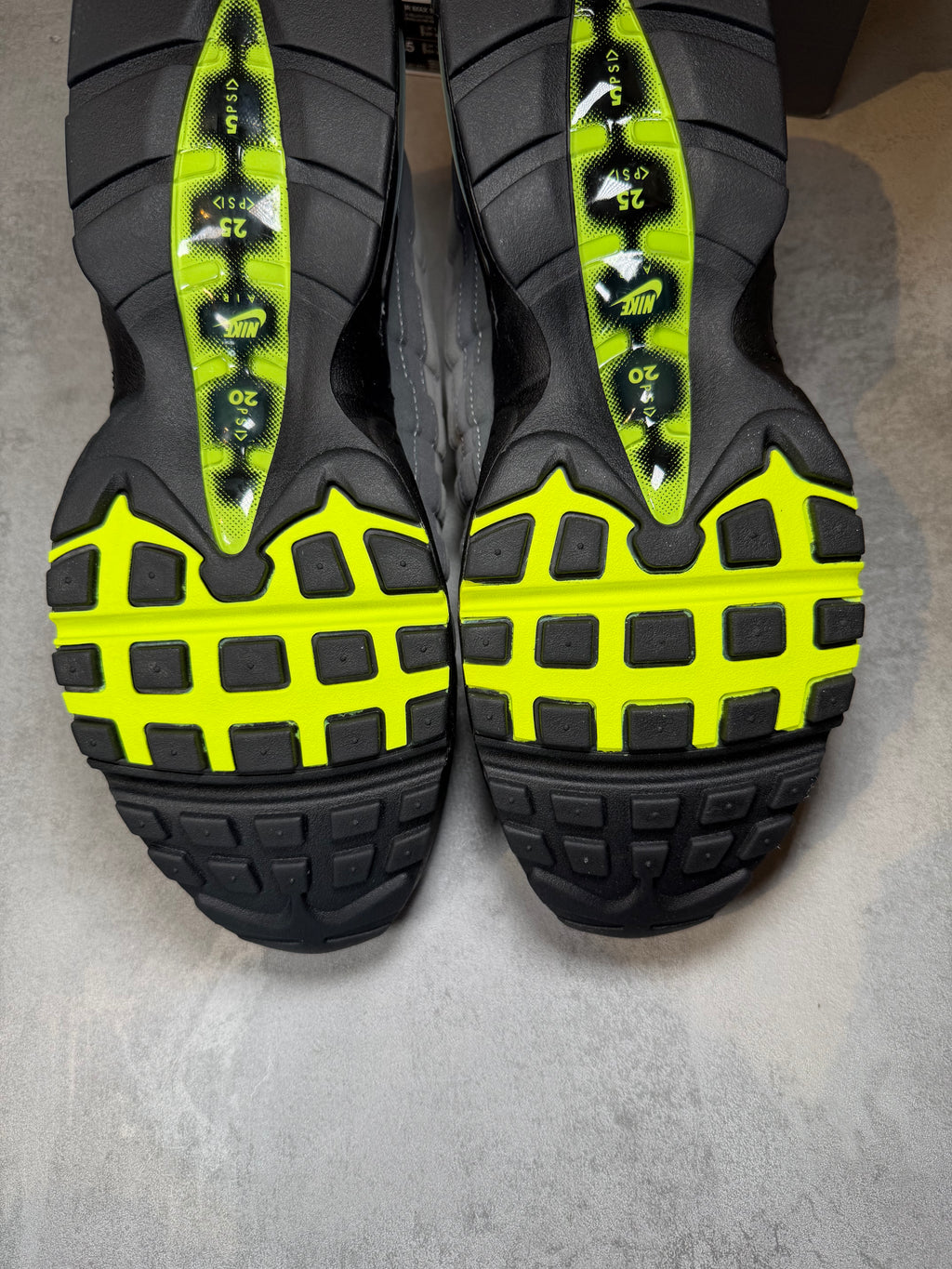 Air Max 95 Neon UK 12
